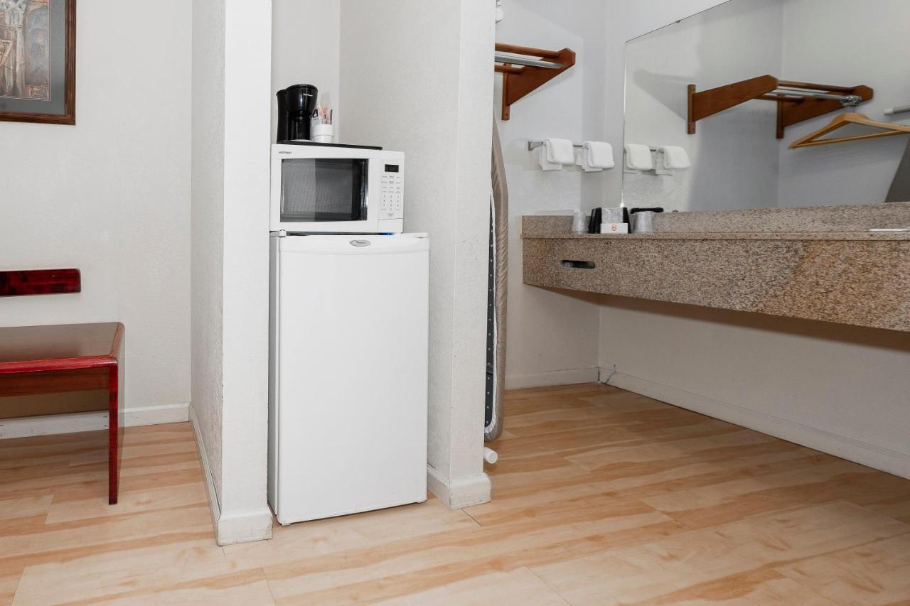 Red Roof Inn & Suites רומא מראה חיצוני תמונה