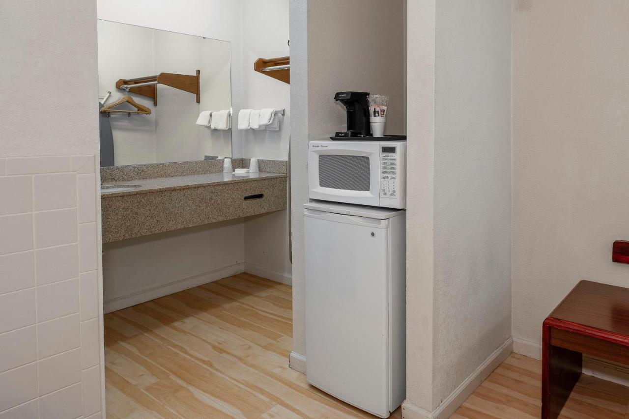 Red Roof Inn & Suites רומא מראה חיצוני תמונה